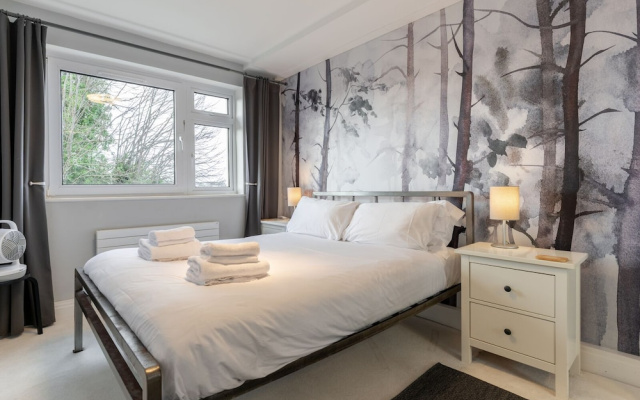 Stunning Clifton Flat in Amazing Central Location