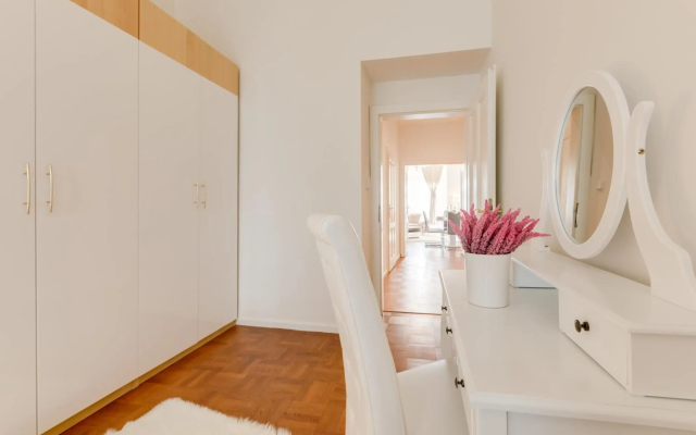 Luxury Riverside Apartments In The Center Of Prague