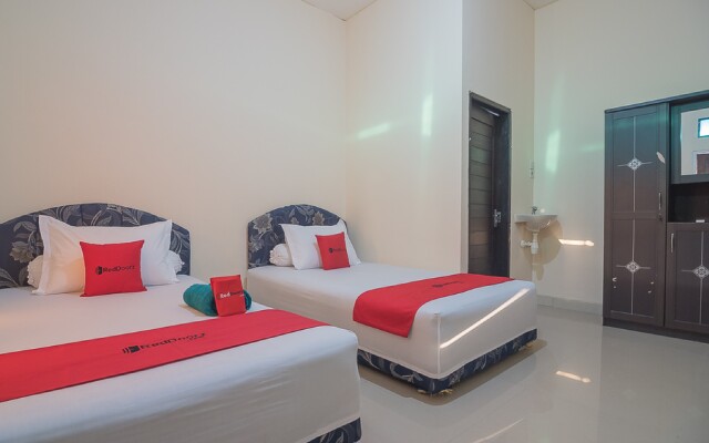 RedDoorz near Living Plaza Balikpapan 2