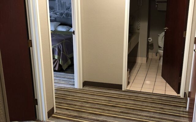 Super 8 Aurora/Naperville Area