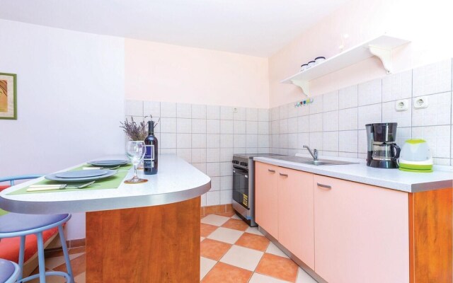 Beautiful Home in Crikvenica With Wifi, 2 Bedrooms and Jacuzzi