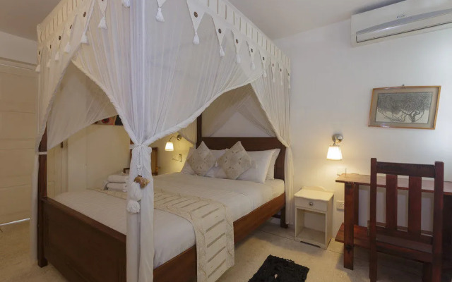 Royce Hotel