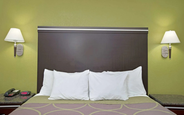 Elev8 Hotel Los Angeles LAX