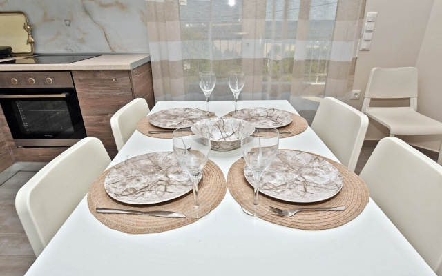 Sabbia Seafront Apartment 3 by TravelPro Servi...
