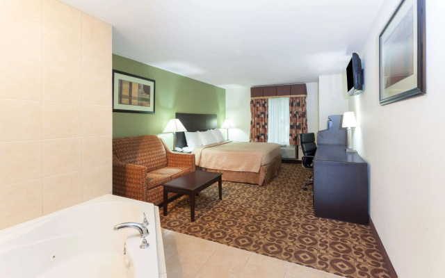 Super 8 by Wyndham Decatur/Dntn/Atlanta Area