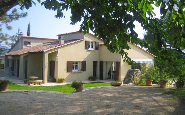 Attractive Holiday Home in Céreste With Swimming Pool