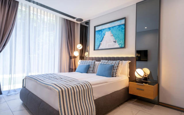 The Norm Collection Door'a