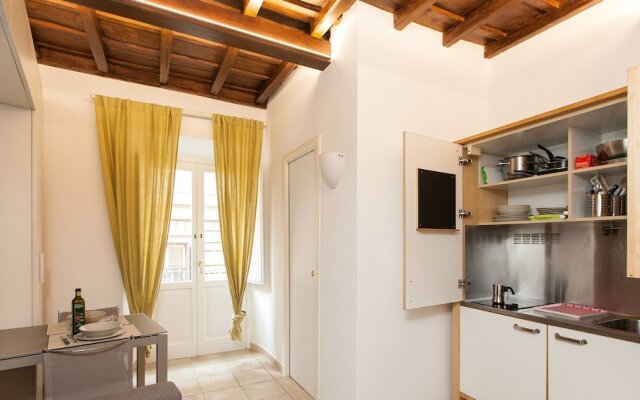 Rental in Rome Arenula Studio