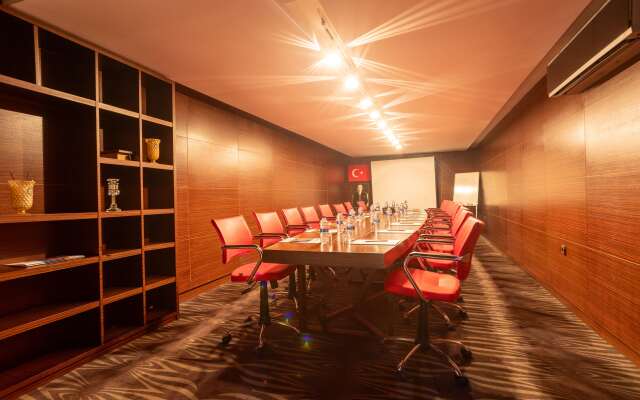 Best Western Plus Khan Hotel