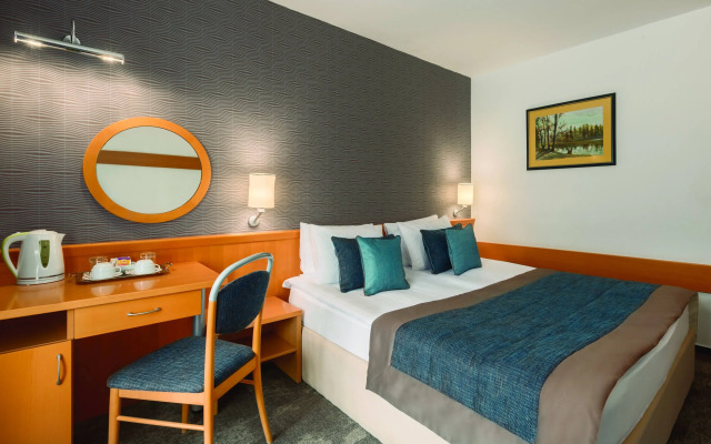 Travelodge by Wyndham Fullerton Near Anaheim