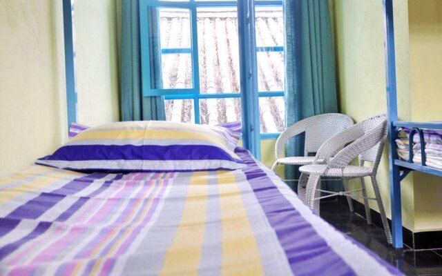 Dali 12 times international youth hostel