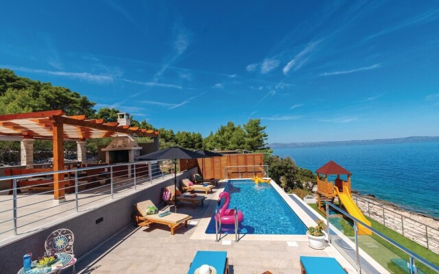 Nice Home in Crnja Luka With Wifi and 4 Bedrooms