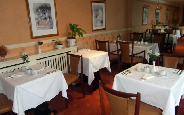 Maranton House Hotel