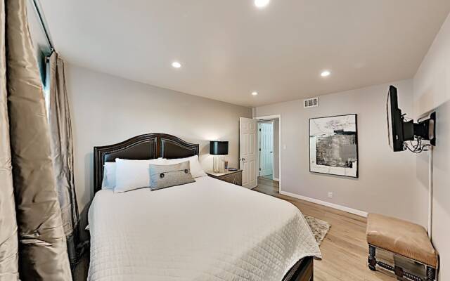 4916n73r 2 Bedroom Townhouse