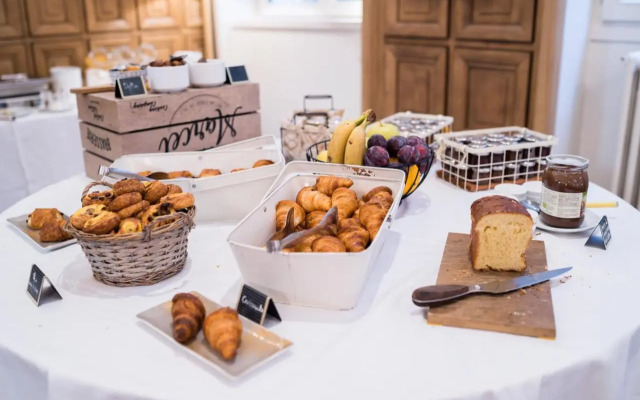 Globe et Cecil Hôtel