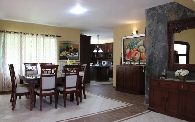 Villa GuavaBerry 5BR 6Bds 12Pax HugePool