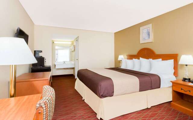 Days Inn by Wyndham Staunton