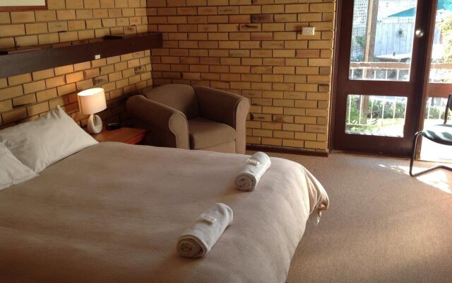 Fish Creek Hotel