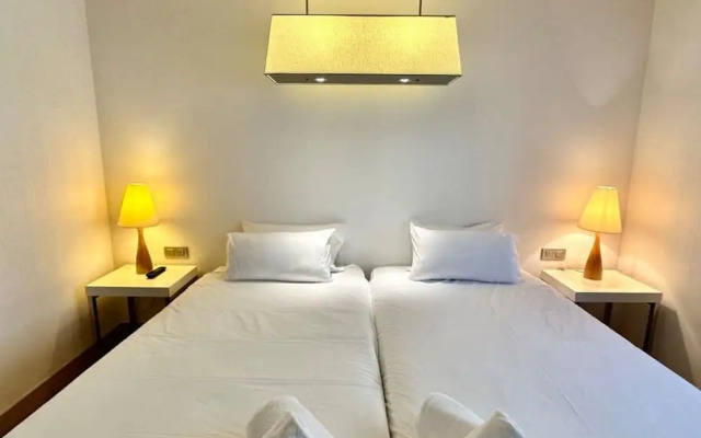 Engracia Square 1-bedroom Apartment in Chamber