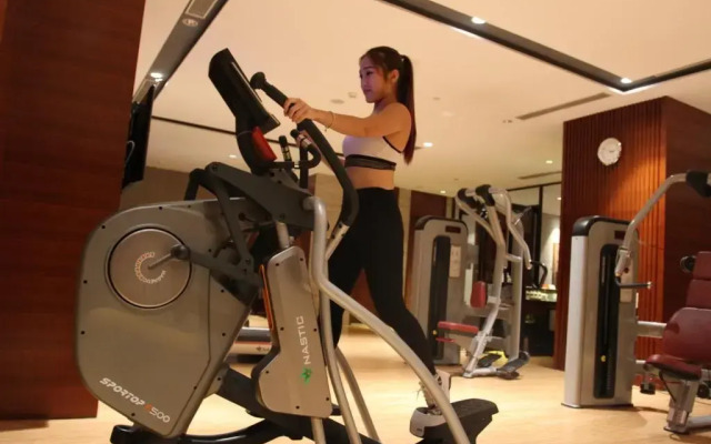 HUALUXE Hotels & Resorts Yangjiang City Center by IHG