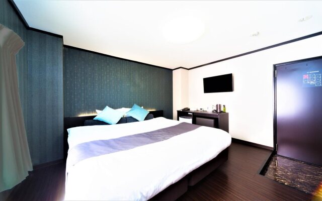 Hirakata Crystal Hotel - Adult Only