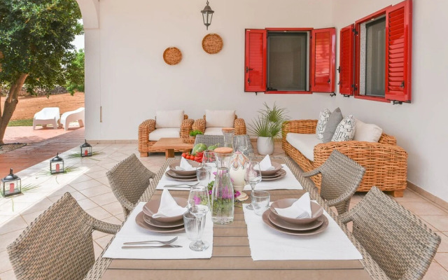 Esclusiva Villa a Ostuni con Piscina 1km dal Mare