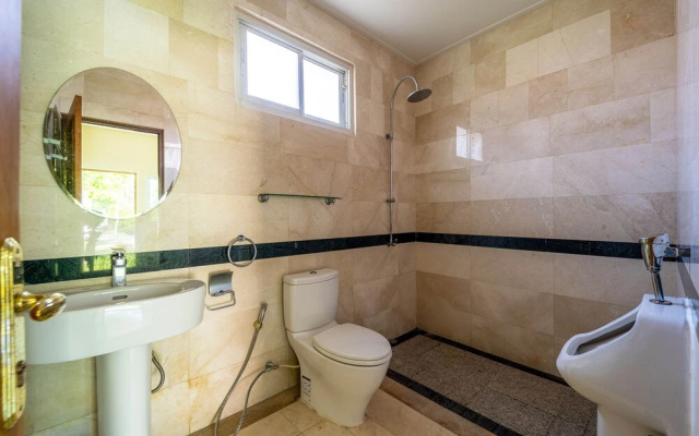 Luxury 6 Bed Mansion - CAS