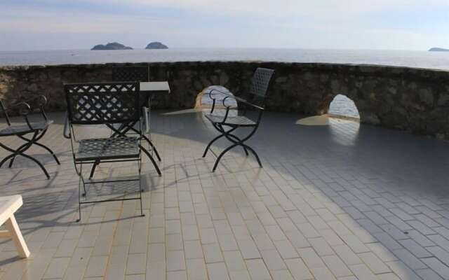 Exclusive Villa with Private Swimming Pool and Dock