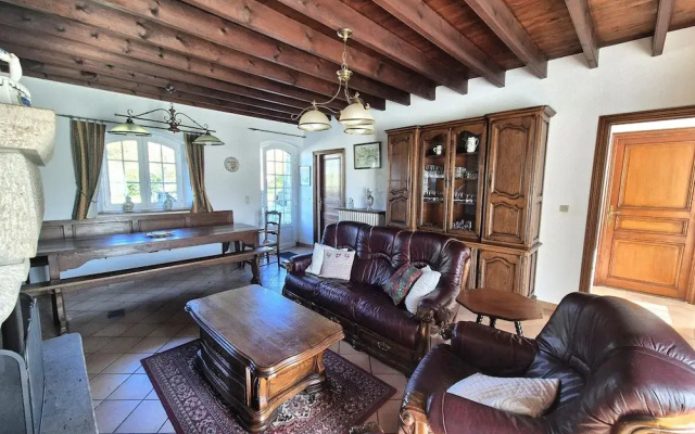 Spacious Family Home Near the Sea