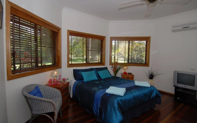 Hibiscus Lodge Bed & Breakfast