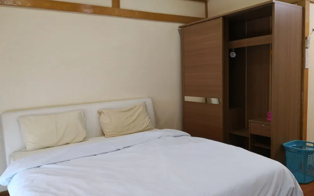 Choke-Set-Thee House