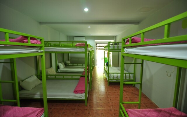 Phi Phi Backpacker - Hostel