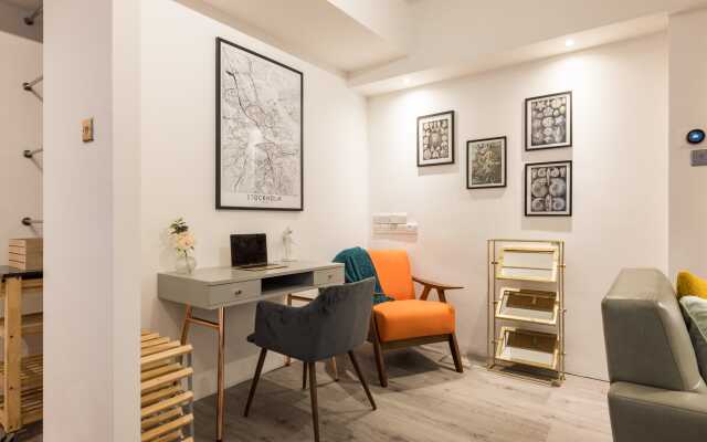 Central Soho Warehouse Loft with Concierge