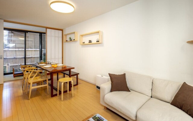 Hibiki House