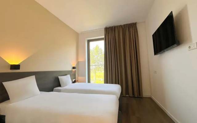 HOTELUX Amsterdam Airport Hotel