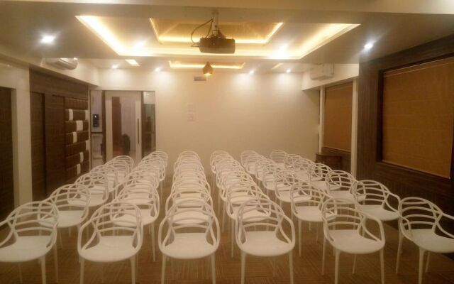 Hotel Pushpak Park