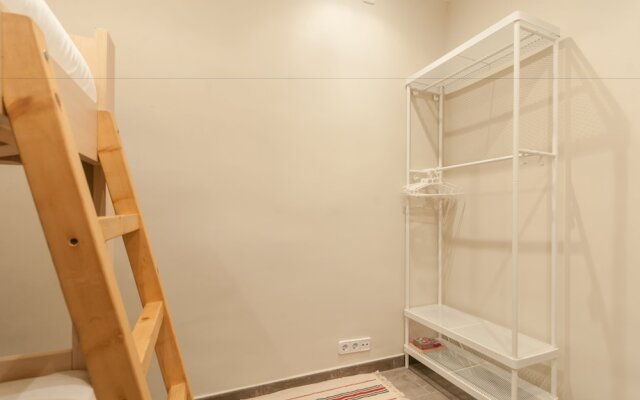 Lovely and Central 4 BR Apartment