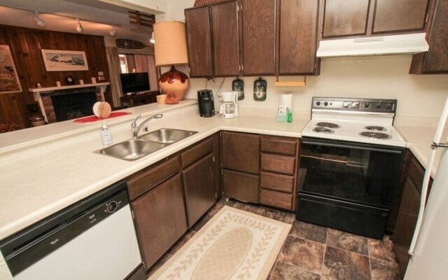 Mammoth Ski & Racquet Club #28 1 Bedroom Condo