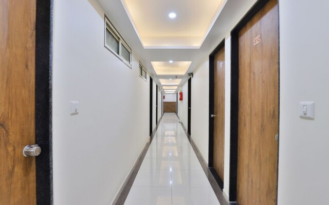 Oyo 25009 Hotel Crystal