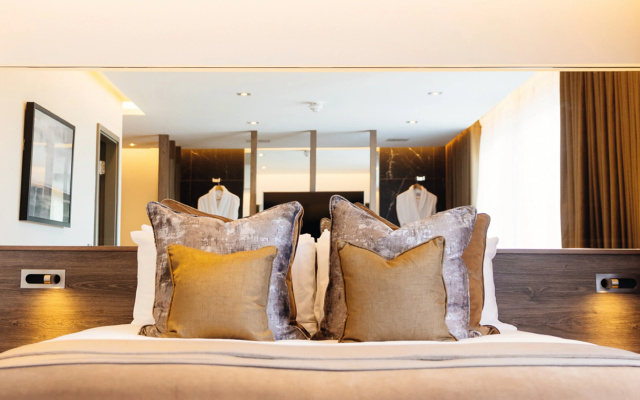 The Redhurst Hotel