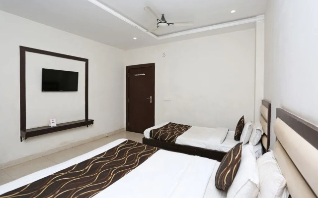 FabExpress Mezbaan Regency by OYO Rooms