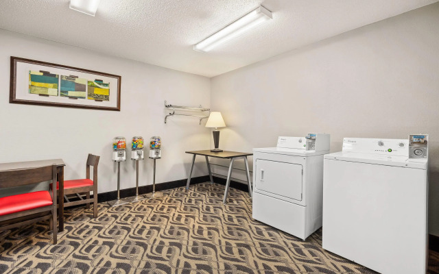 Super 8 by Wyndham Harrison AR
