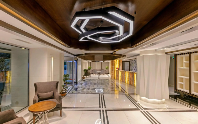 B Business Hotel & Spa