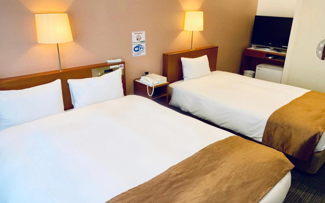 Tokyo Plaza Hotel