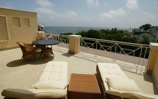 Palace Del Mar