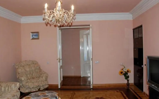 Apartment on Isahakyan Street