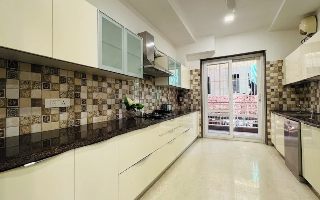 BluO Luxury Stay Medicity Balcony TubGym