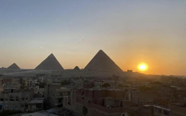 Pyramids Height Inn