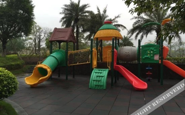 Penguin Holiday Hotel (Huidong Ocean Park)