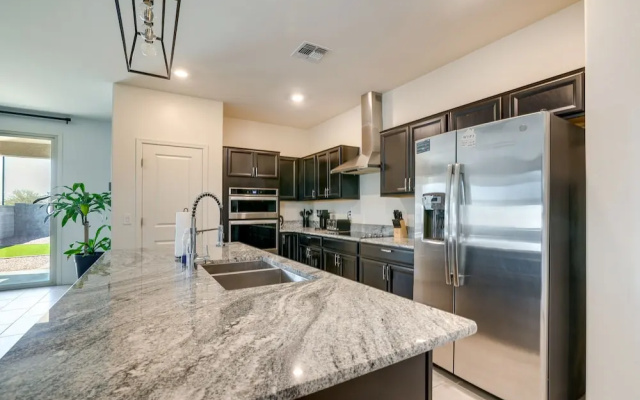 Sunny Arizona Escape w/ Patio, Grill & Fireplace!